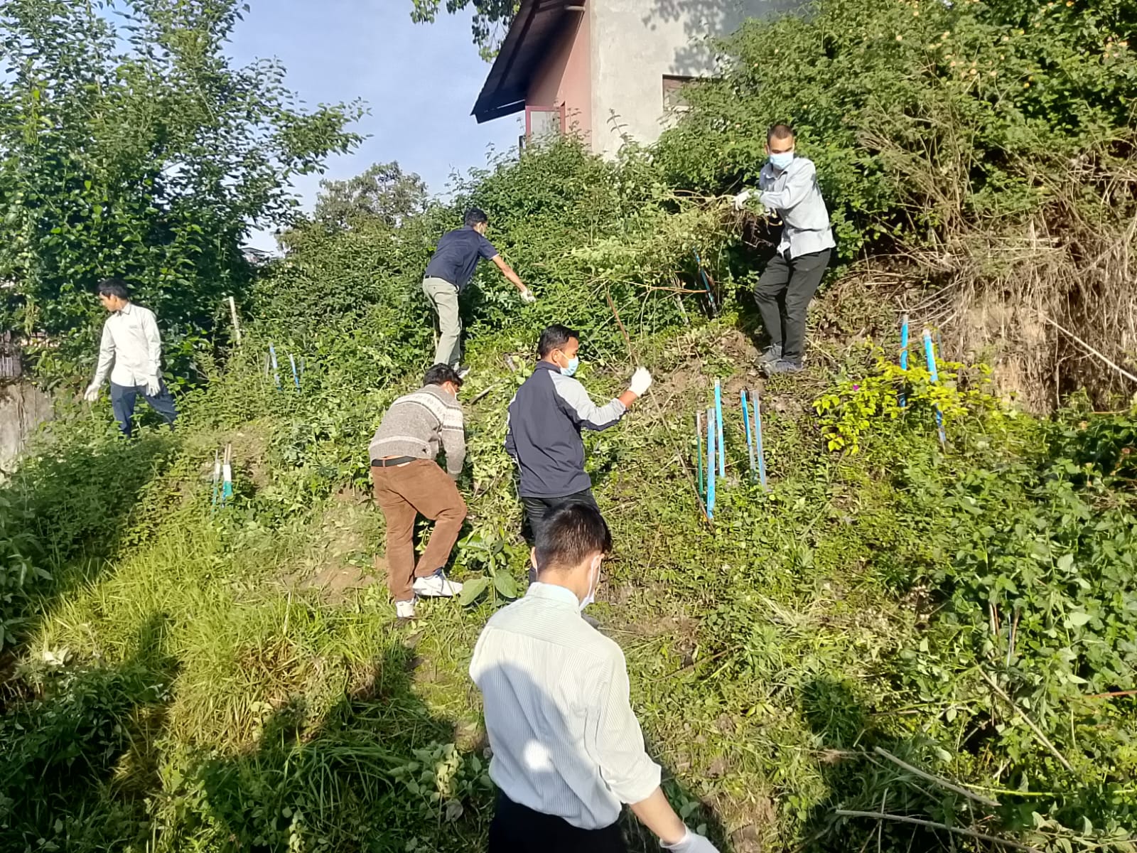 सरसफाइ अभियान सम्पन्न स्वास्थ्य सचेतना, वातावरण संरक्षण र सामाजिक उत्तरदायित्वतर्फ विश्वशान्ति चिरन मिलन क्याम्पसको सक्रिय पहल काठमाडौं, वैशाख २२ —     सरसफाइ अभियान सम्पन्न स्वास्थ्य सचेतना, वातावरण संरक्षण र सामाजिक उत्तरदायित्वतर्फ विश्वशान्ति चिरन मिल